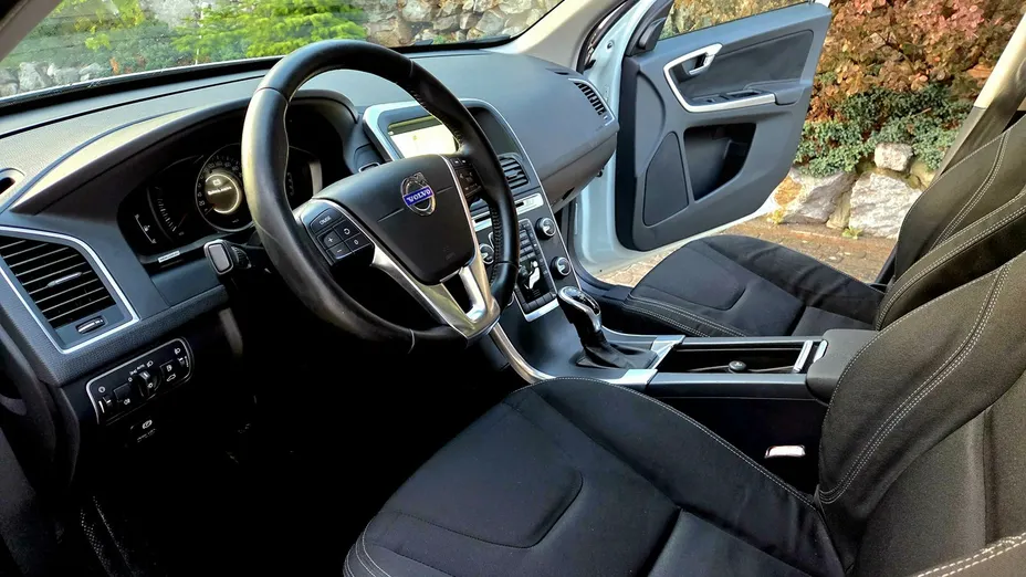 VOLVO XC60 -
