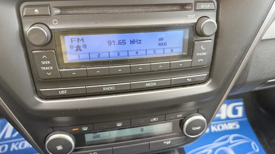 TOYOTA Avensis -
