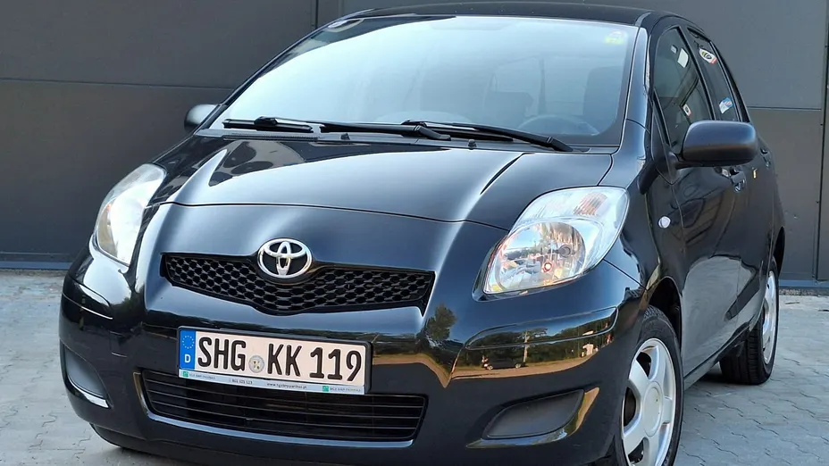 TOYOTA Yaris -