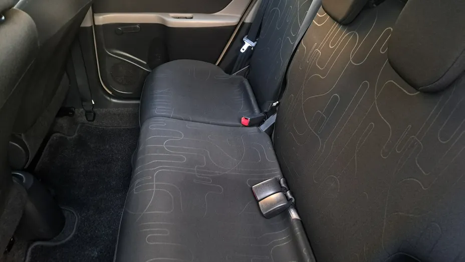 TOYOTA Yaris -