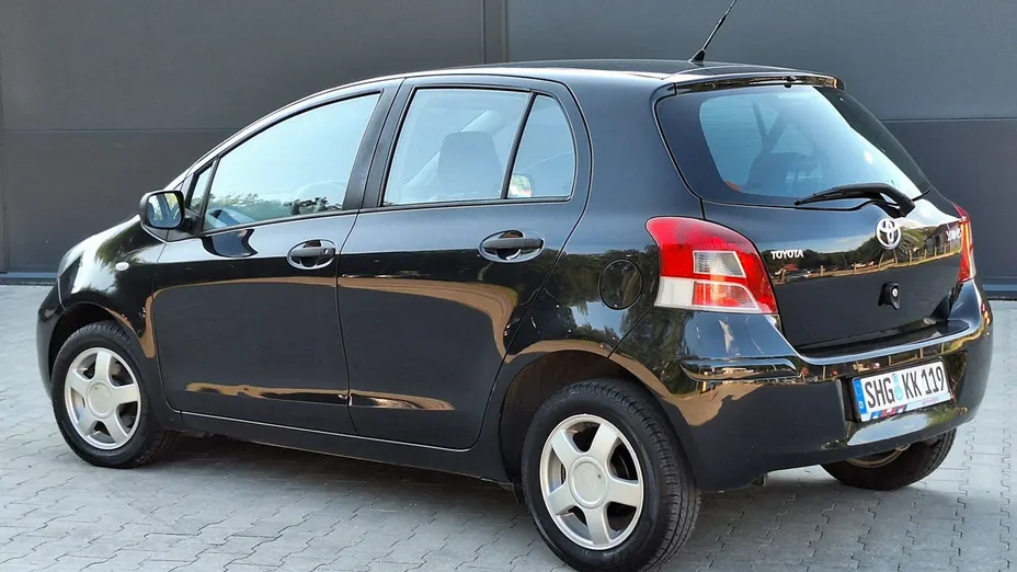 TOYOTA Yaris -