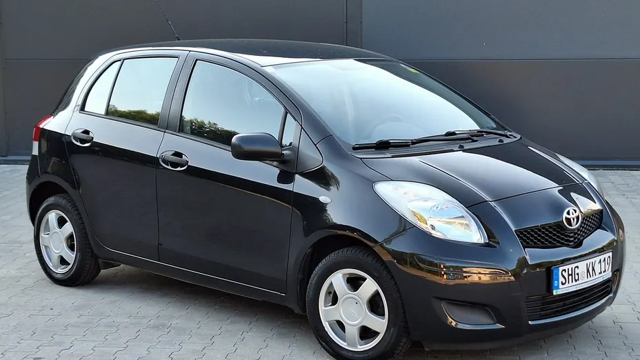 TOYOTA Yaris -