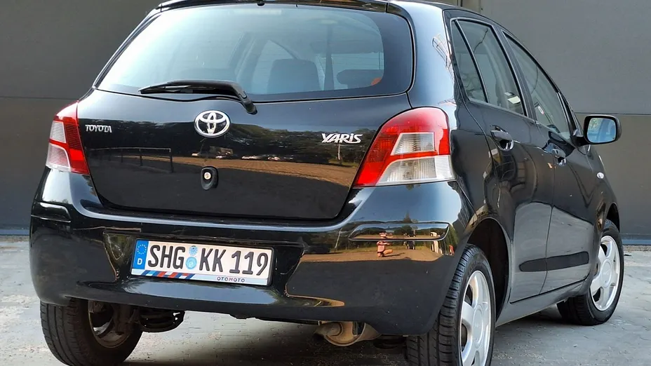 TOYOTA Yaris -