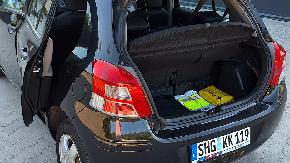 TOYOTA Yaris -