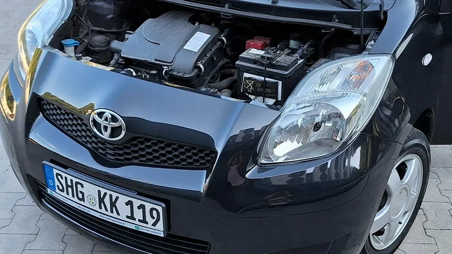TOYOTA Yaris -