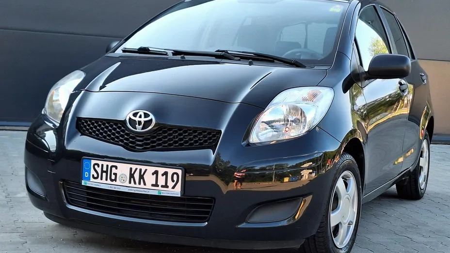TOYOTA Yaris -