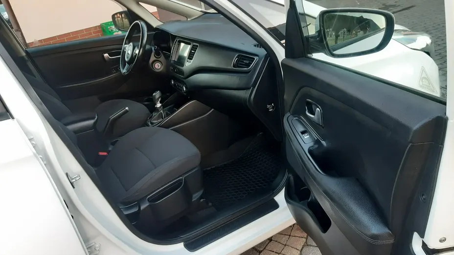KIA Carens -