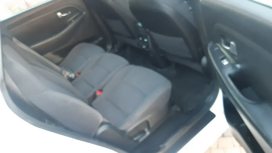 KIA Carens -