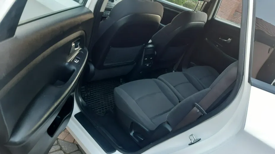 KIA Carens -