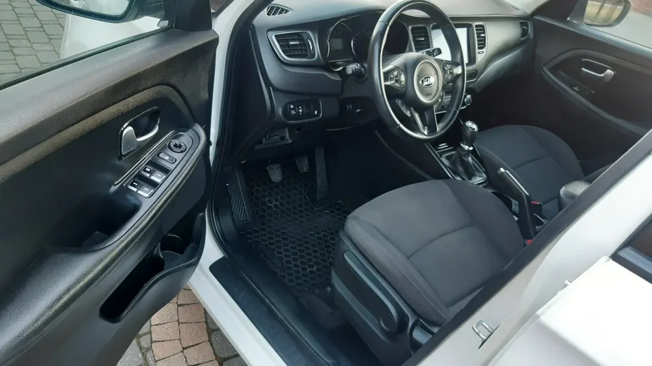 KIA Carens -