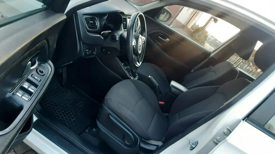 KIA Carens -