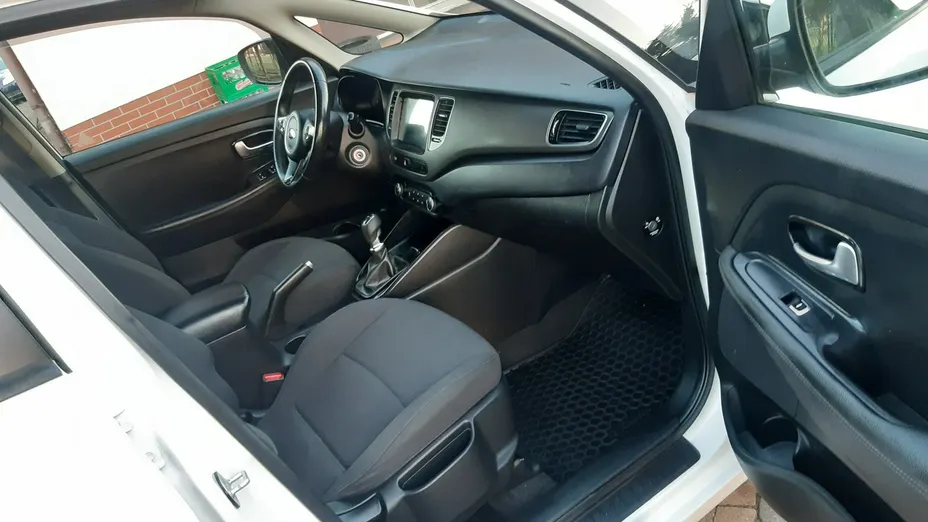KIA Carens -