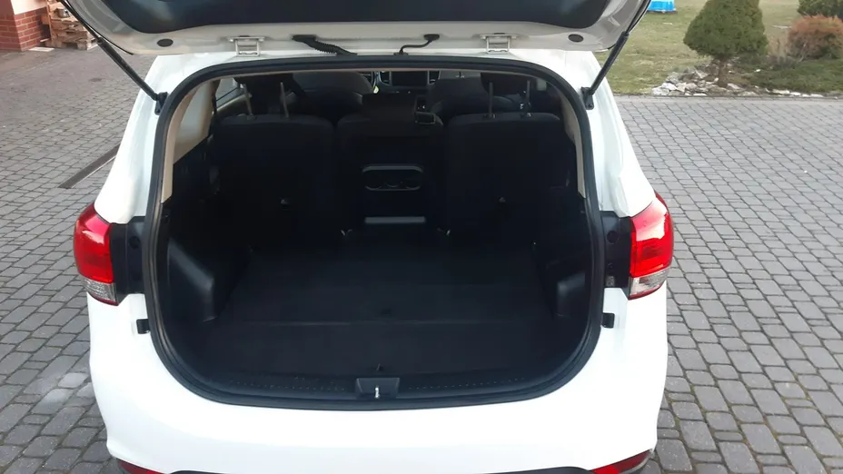 KIA Carens -