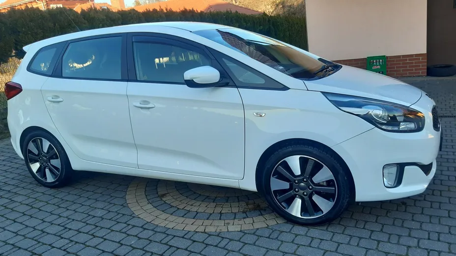 KIA Carens -