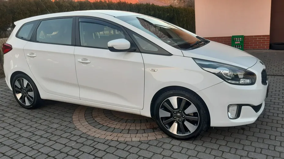 KIA Carens -