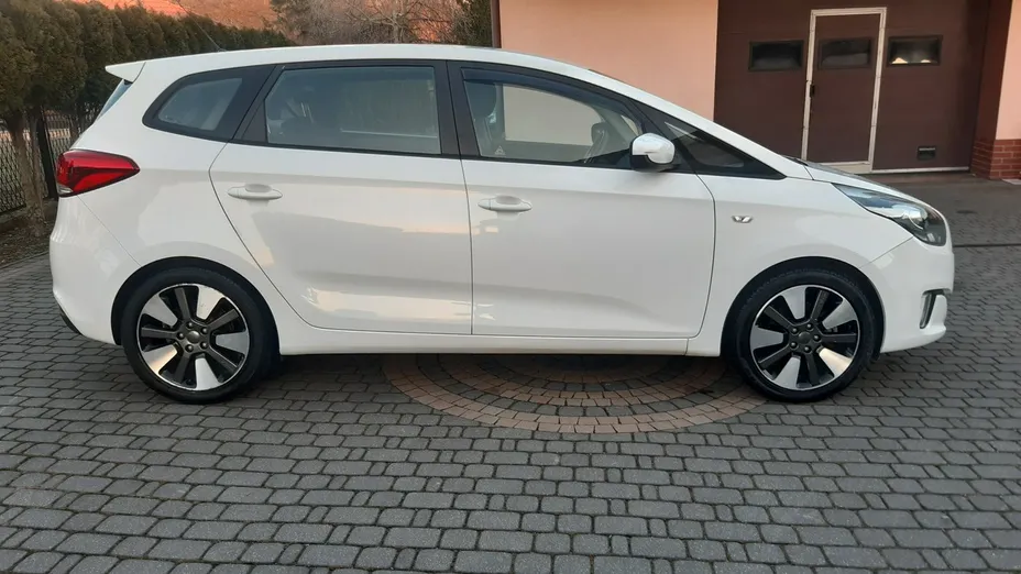 KIA Carens -