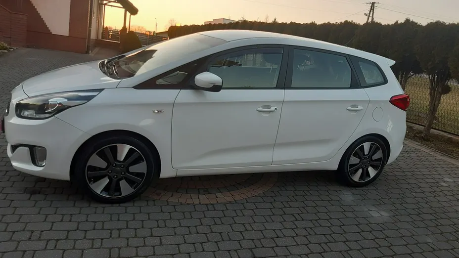 KIA Carens -