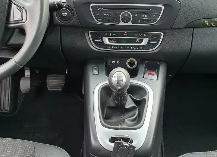 RENAULT Scenic -
