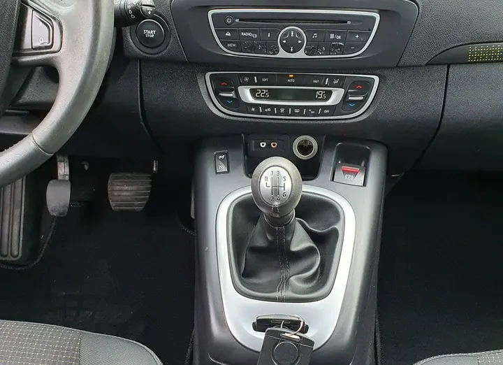 RENAULT Scenic -