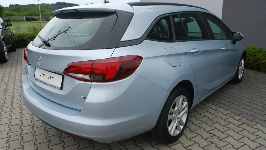 OPEL Astra -