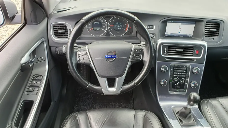 VOLVO V60 -