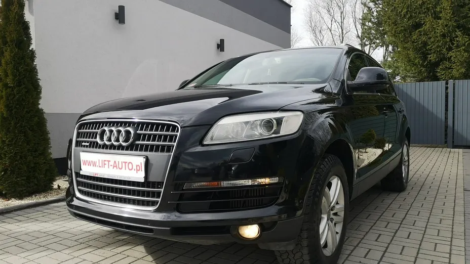 AUDI Q7 -