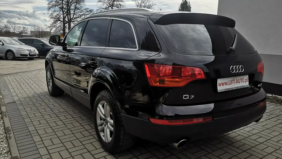 AUDI Q7 -