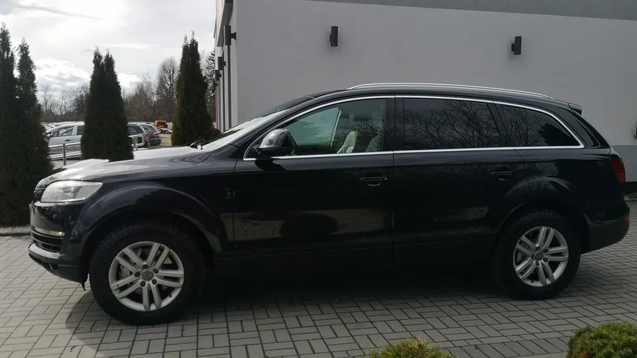 AUDI Q7 -