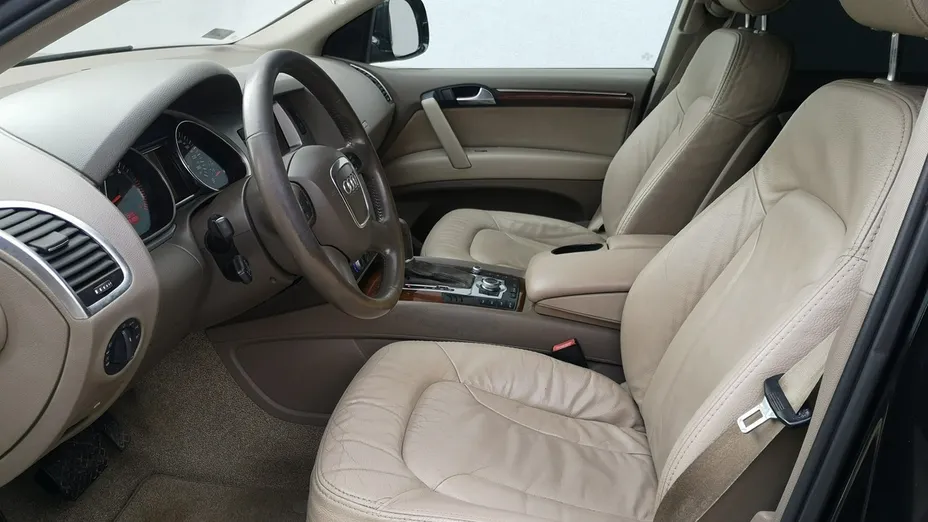 AUDI Q7 -