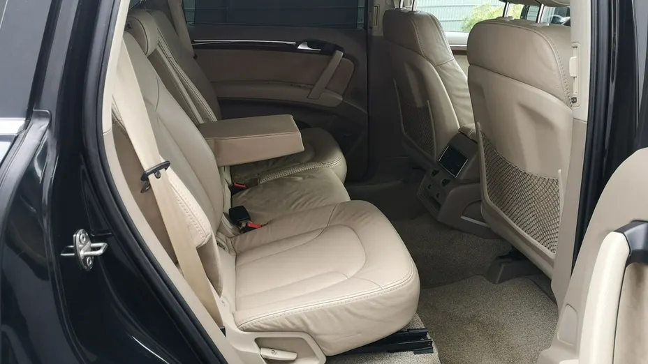 AUDI Q7 -