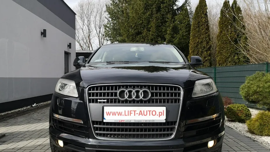 AUDI Q7 -