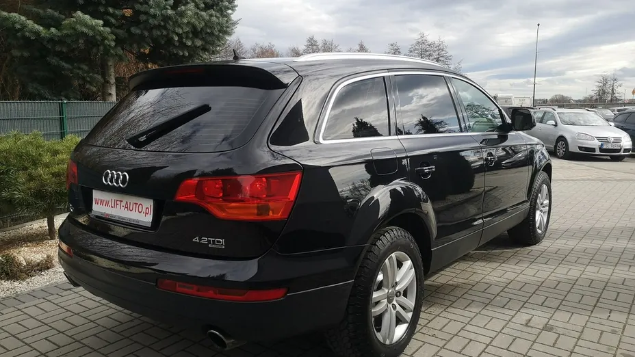 AUDI Q7 -