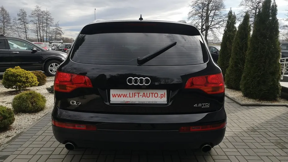 AUDI Q7 -