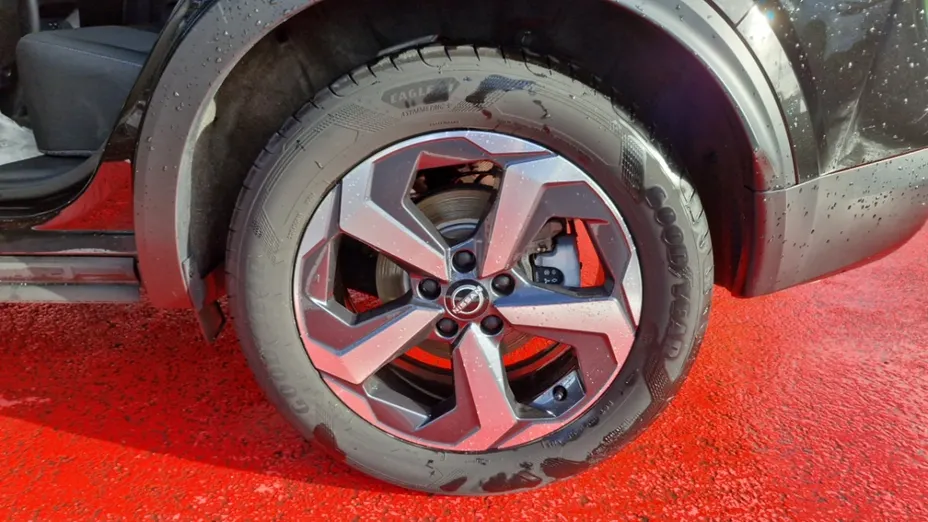 NISSAN Qashqai -