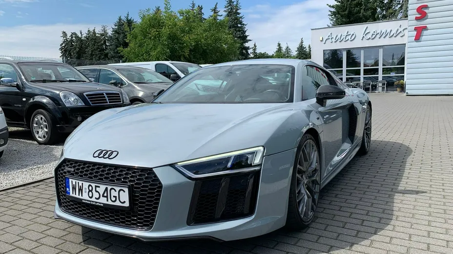 AUDI R8 -