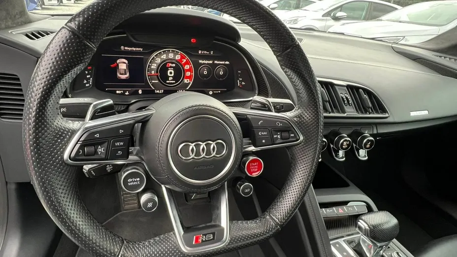 AUDI R8 -