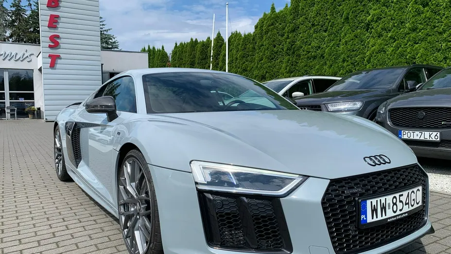 AUDI R8 -