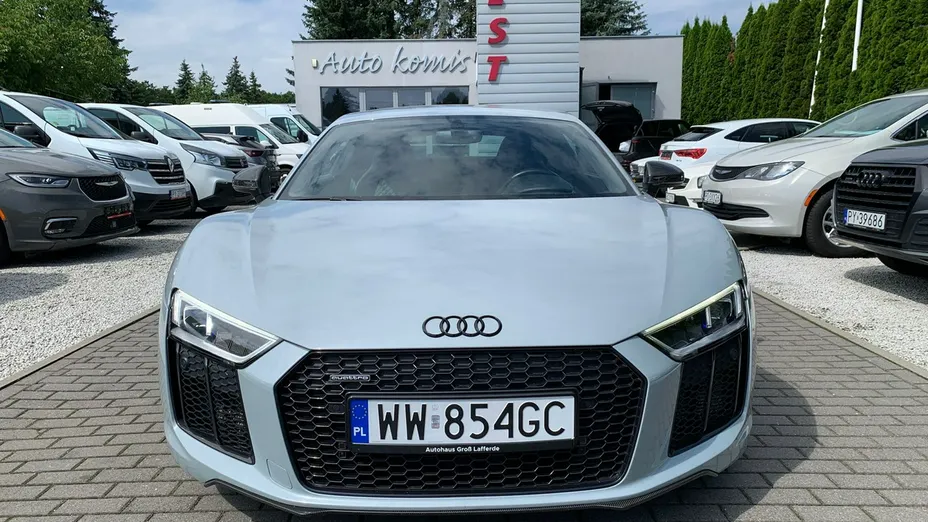 AUDI R8 -