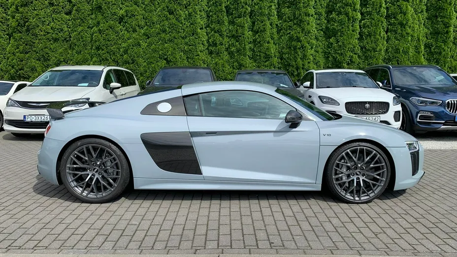 AUDI R8 -