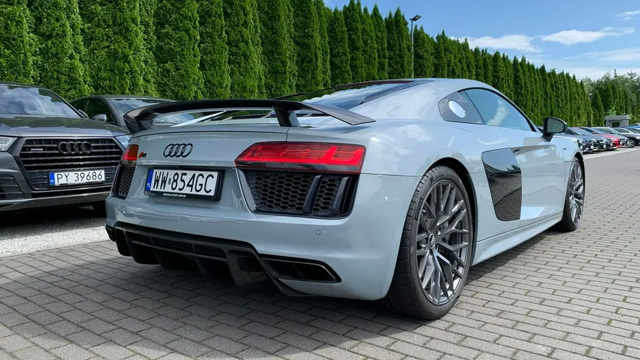 AUDI R8 -