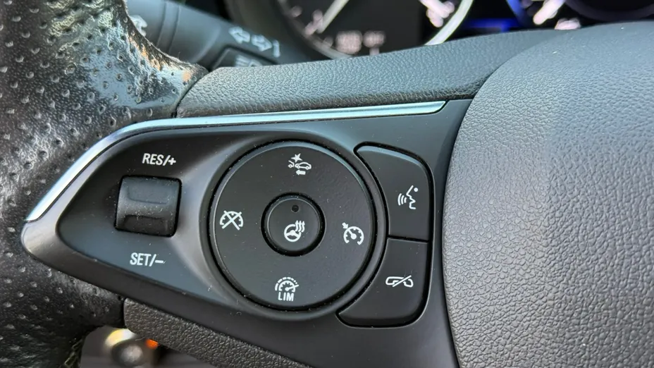 OPEL Insignia -