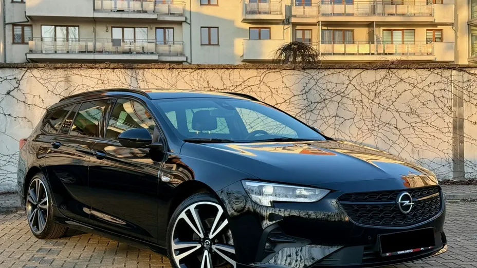 OPEL Insignia -