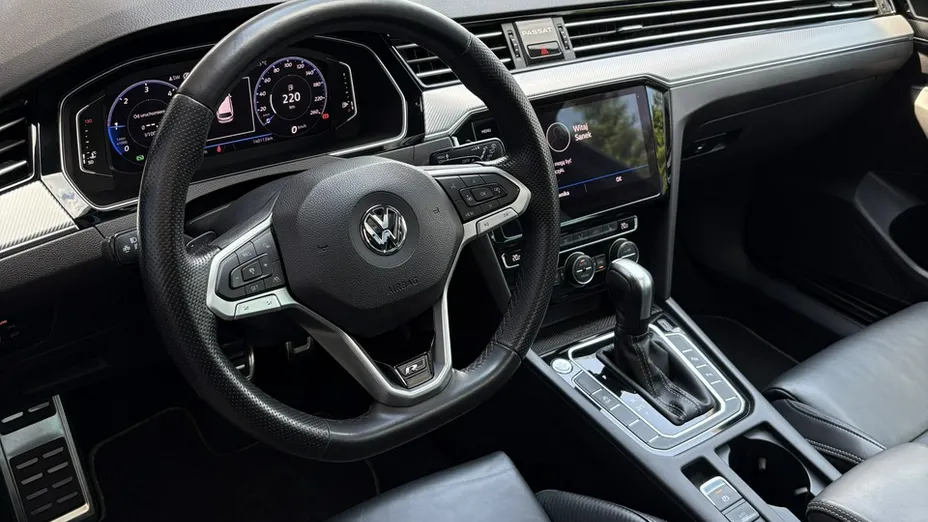 VOLKSWAGEN Passat -