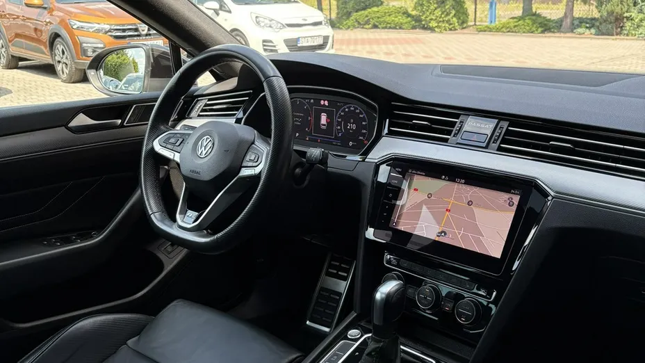 VOLKSWAGEN Passat -