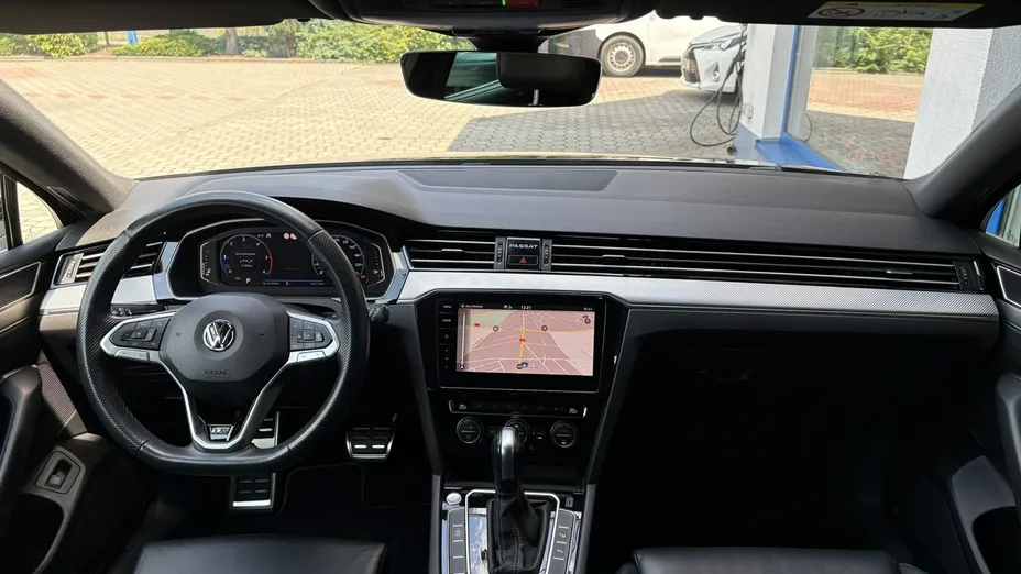 VOLKSWAGEN Passat -