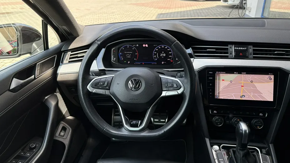 VOLKSWAGEN Passat -