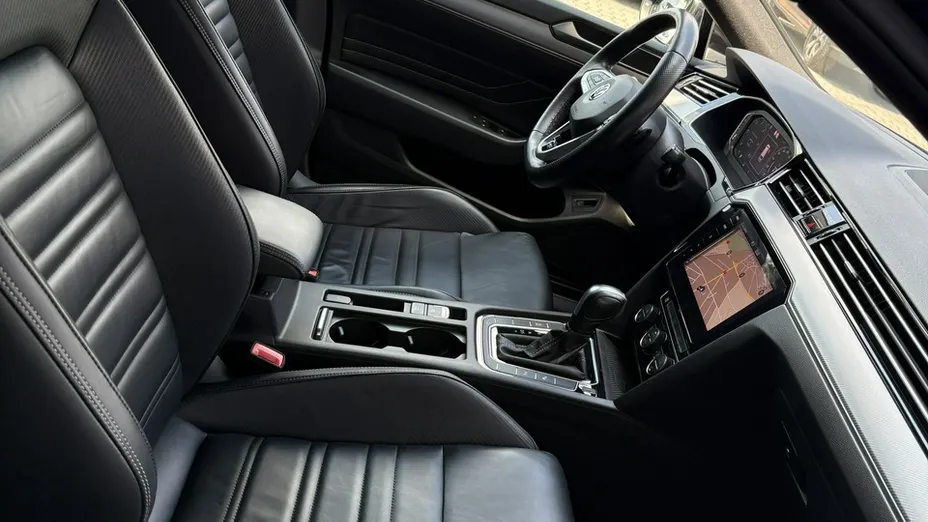 VOLKSWAGEN Passat -
