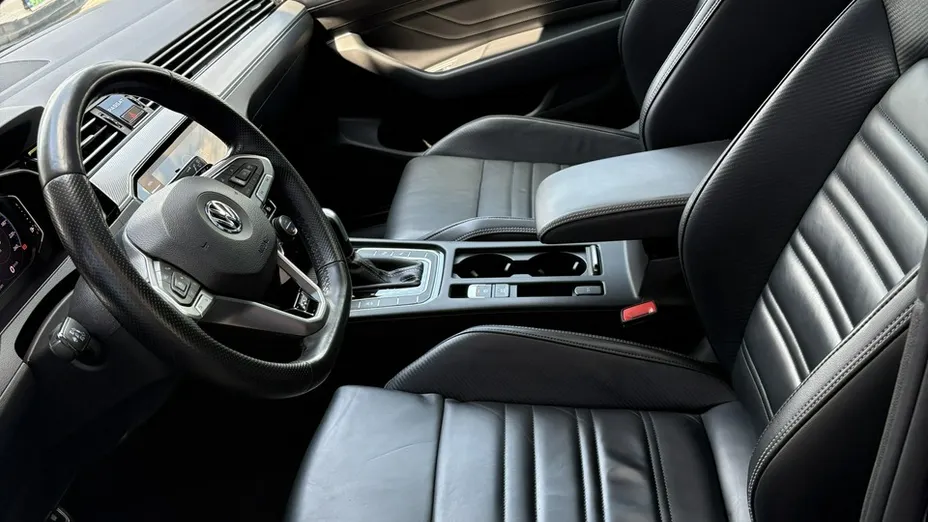 VOLKSWAGEN Passat -