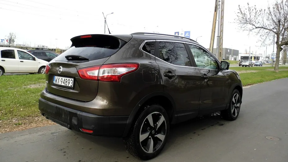 NISSAN Qashqai -