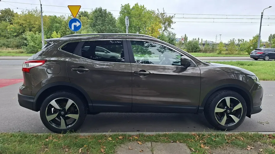 NISSAN Qashqai -